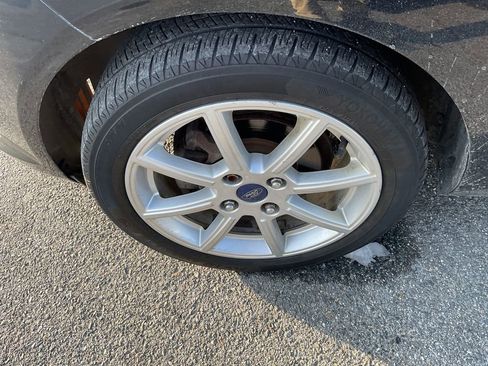 Used 2017 Ford Fiesta SE w/ Equipment Group 201A image 5