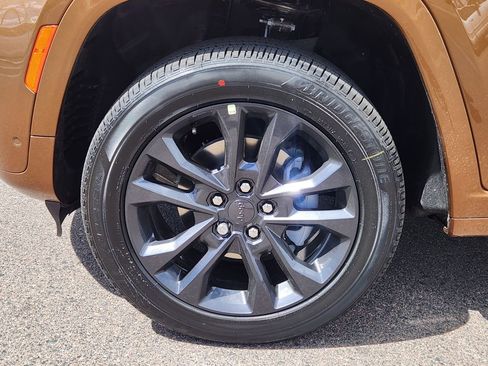 New 2026 Jeep Grand Cherokee Limited AWD/4WD image 9
