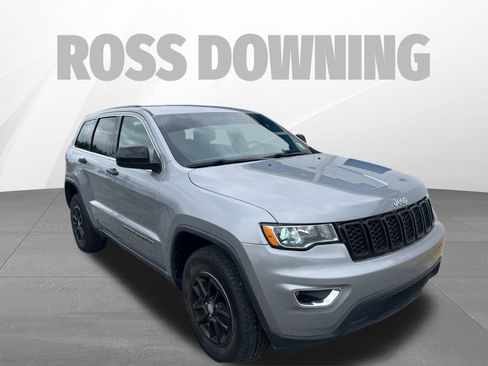 Used 2020 Jeep Grand Cherokee Laredo image 3