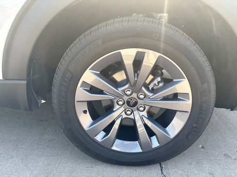 Used 2025 Ford Explorer Active w/ Active Comfort Package AWD/4WD image 12