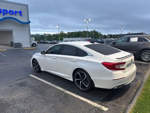Used 2022 Honda Accord Sport image 2