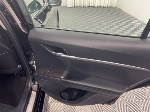 Used 2023 Toyota Camry SE image 17