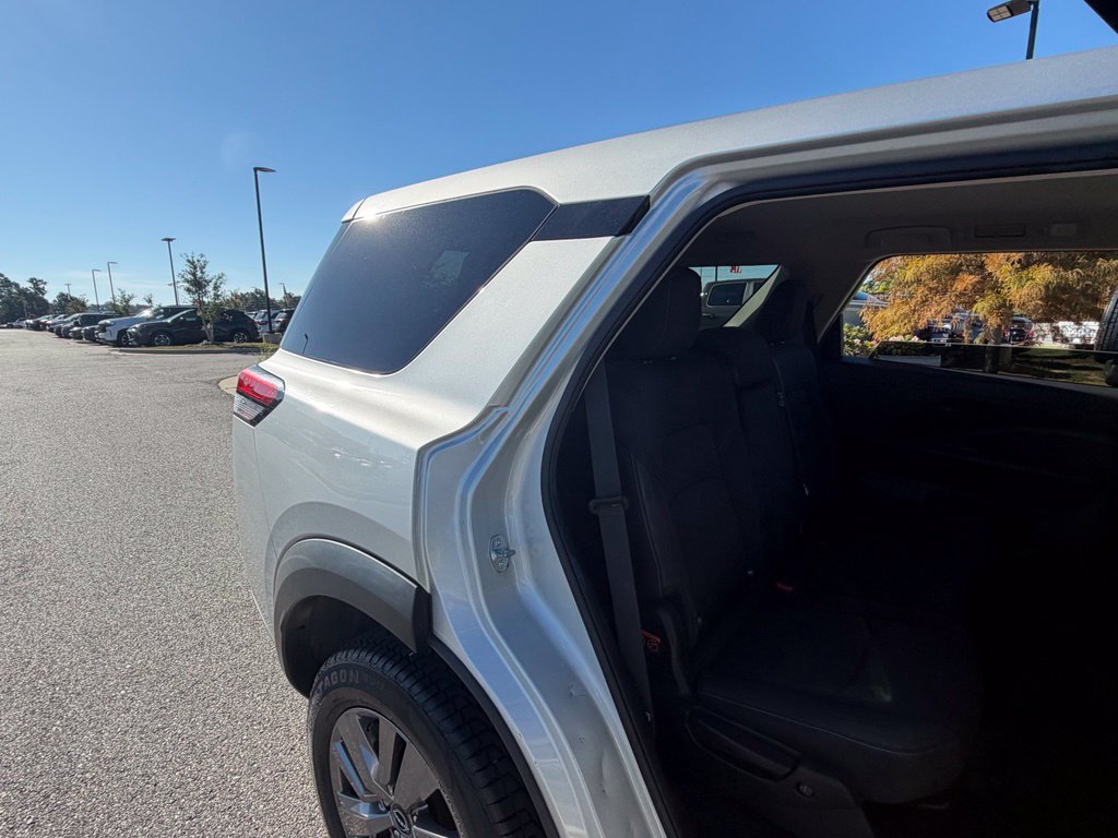 Used 2023 Nissan Pathfinder S FWD image 38