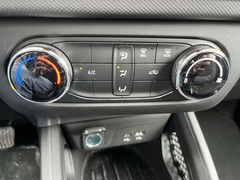 Used 2025 Chevrolet TrailBlazer LS w/ LS Convenience Package AWD/4WD image 17
