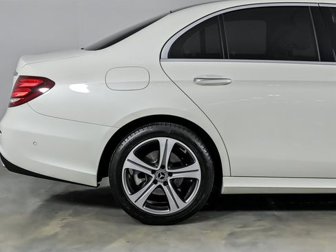 Used 2019 Mercedes-Benz E 300 4MATIC image 12
