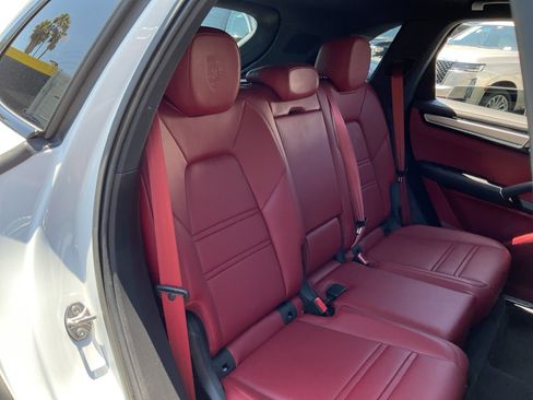 Used 2023 Porsche Cayenne Platinum Edition AWD/4WD image 20