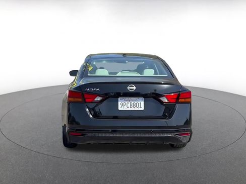 Used 2025 Nissan Altima 2.5 SV image 12