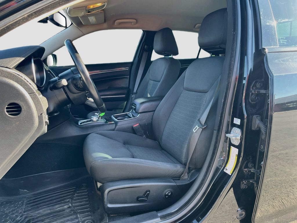 Used 2020 Chrysler 300 Touring w/ Sport Appearance Package RWD image 19