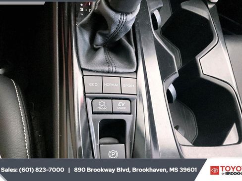 Used 2025 Toyota Camry SE w/ Convenience Package FWD image 22