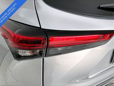 Used 2023 Toyota Highlander Platinum FWD image 39