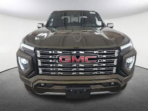 Used 2023 GMC Canyon Denali image 2