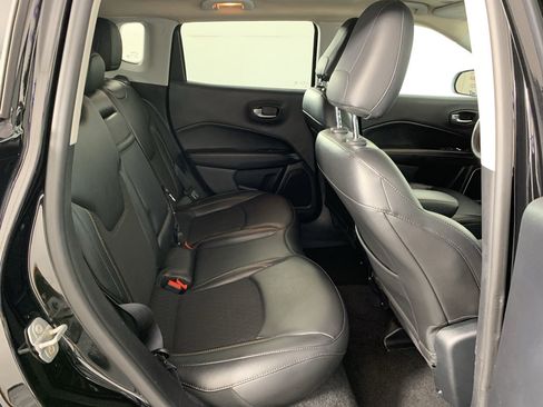 Used 2019 Jeep Compass Latitude FWD image 33