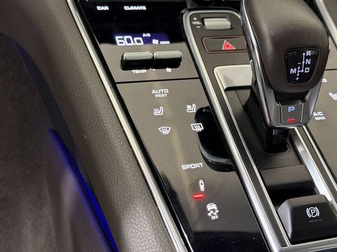 Used 2022 Porsche Panamera 4 Platinum Edition AWD/4WD image 19