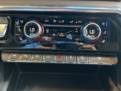 Used 2022 GMC Sierra 1500 Denali w/ Denali Reserve Package AWD/4WD image 18