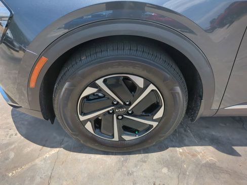 Used 2023 Kia Sportage LX FWD image 30