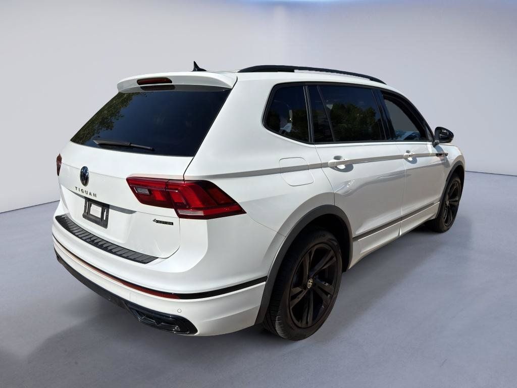 Used 2024 Volkswagen Tiguan SE R-Line w/ MDO Package, Two-Row AWD/4WD image 8