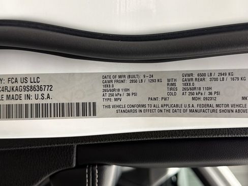 Used 2025 Jeep Grand Cherokee L Altitude AWD/4WD image 36