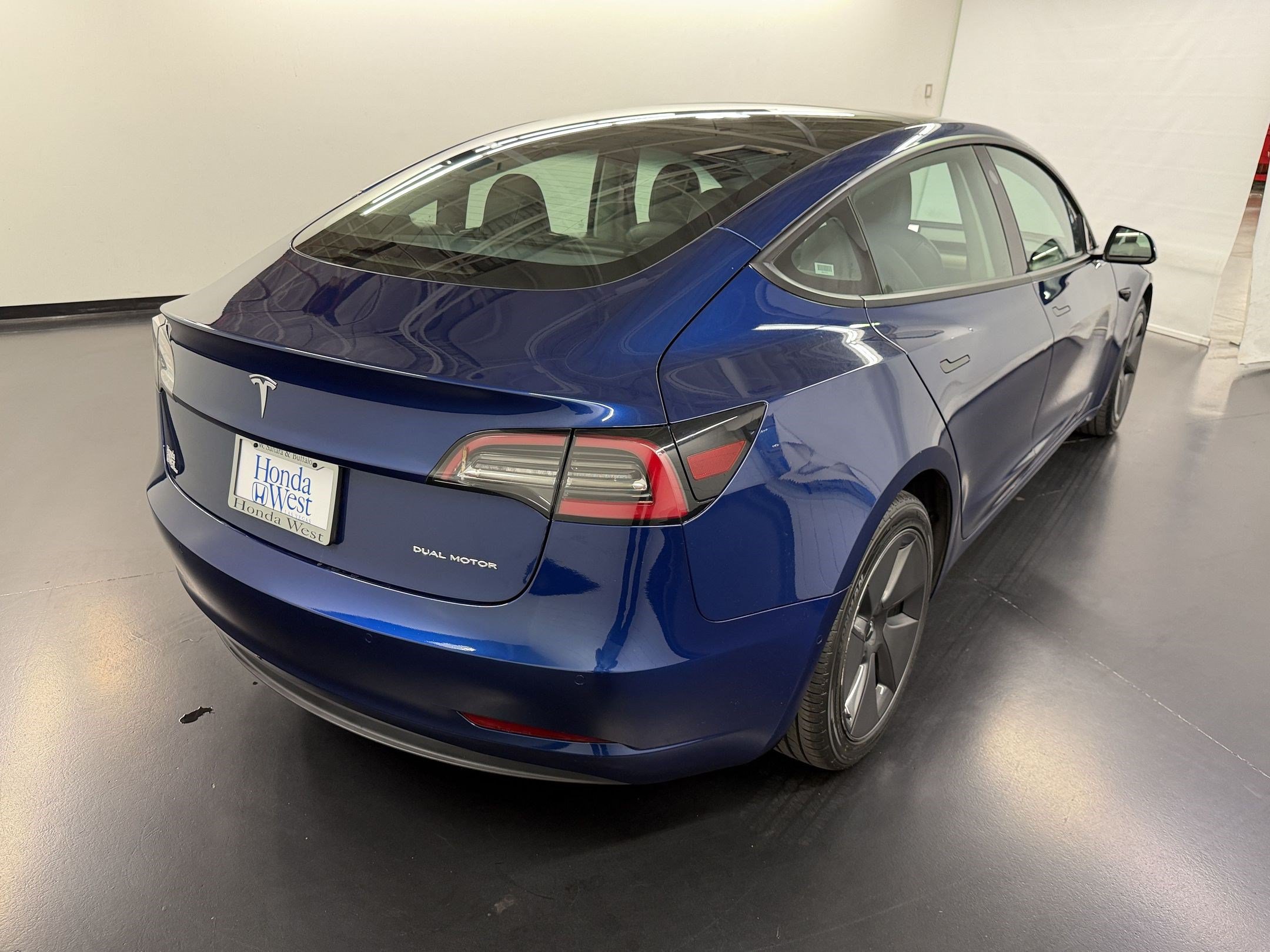 Used 2022 Tesla Model 3 Long Range AWD/4WD image 9