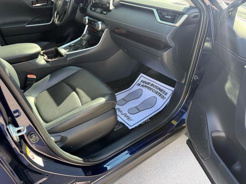 Used 2019 Toyota RAV4 Limited w/ Advanced Technology Package image 11