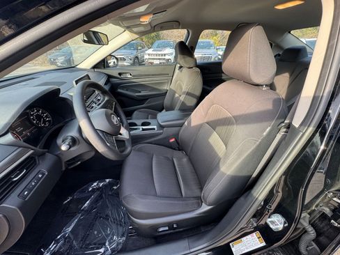 Used 2025 Nissan Altima 2.5 SV image 32