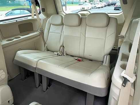 Used 2008 Chrysler Town & Country Limited image 18