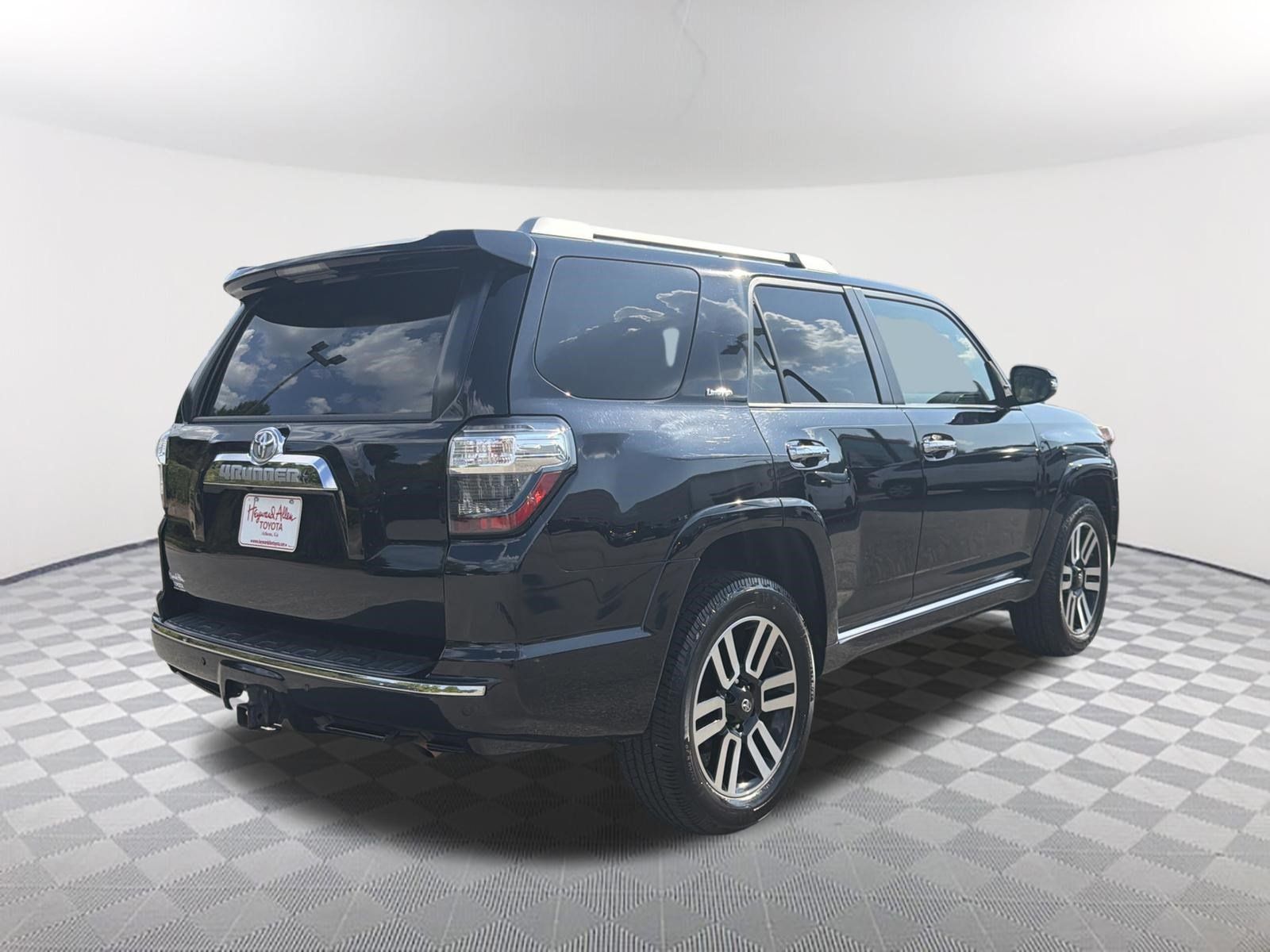 Used 2015 Toyota 4Runner Limited AWD/4WD image 16