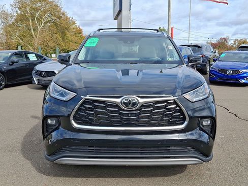 Used 2023 Toyota Highlander Platinum image 2