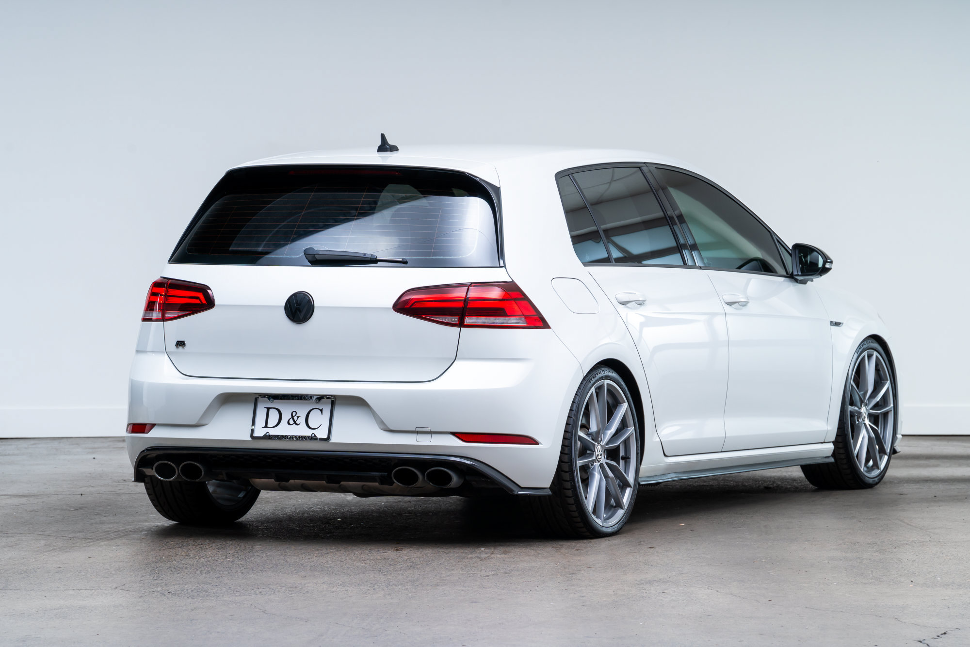 Used 2019 Volkswagen Golf R 4-Door AWD/4WD image 7