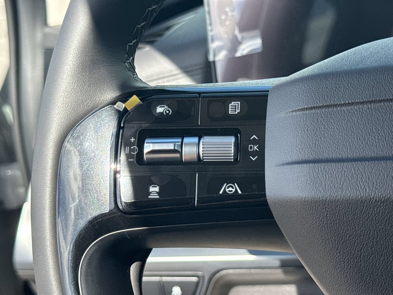 New 2027 Kia Carnival LX FWD image 17