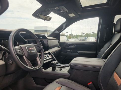 Used 2023 GMC Sierra 1500 AT4 w/ Technology Package AWD/4WD image 10