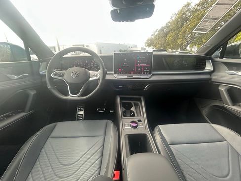 New 2026 Volkswagen Tiguan SE R-Line FWD image 10