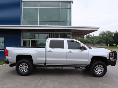 Used 2019 Chevrolet Silverado 2500 W/T w/ WT Convenience Package AWD/4WD image 2