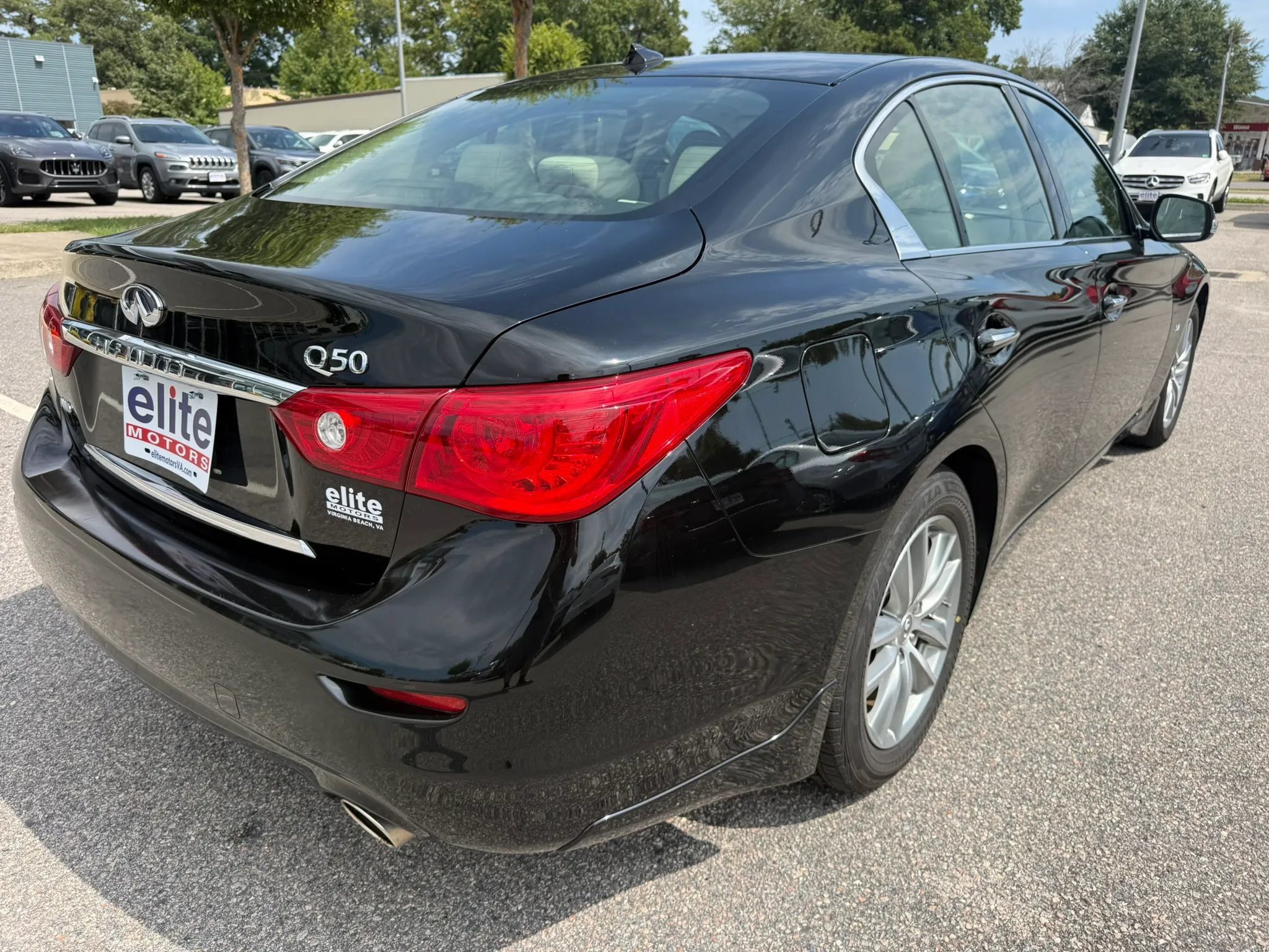 Used 2015 INFINITI Q50 Premium w/ All Weather Package AWD/4WD image 7