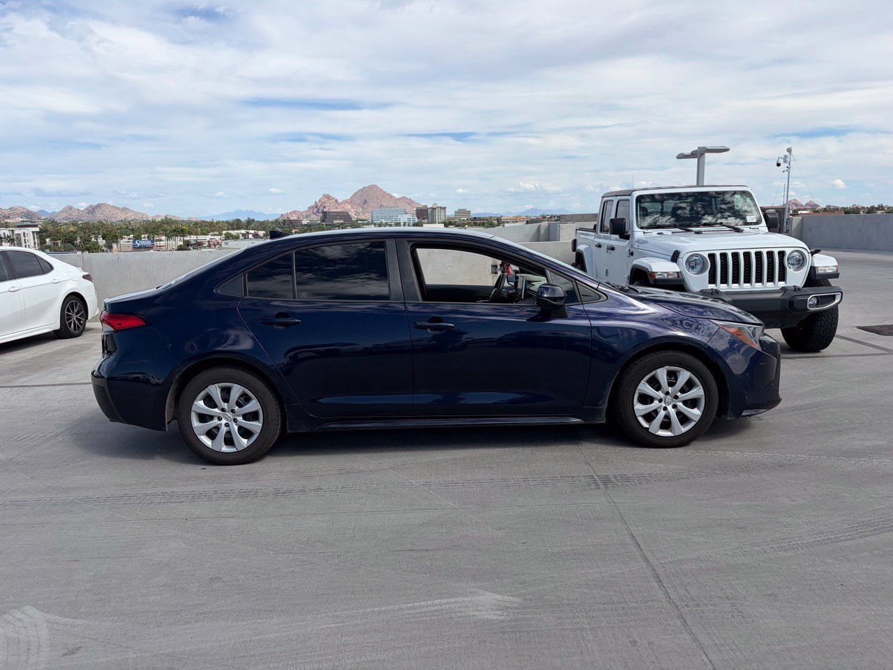 Used 2021 Toyota Corolla LE FWD image 3