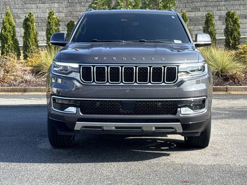 Used 2022 Jeep Wagoneer Series III w/ Premium Group I image 3