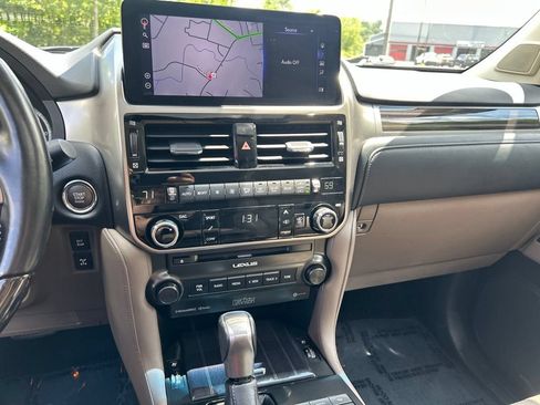 Used 2022 Lexus GX 460 Luxury w/ Sport Design Package AWD/4WD image 18
