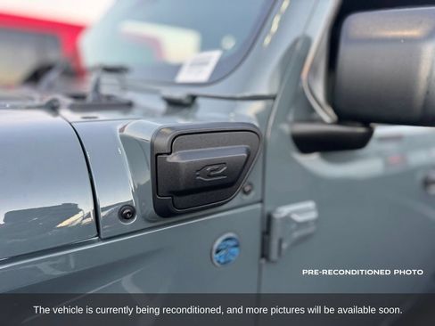 Used 2025 Jeep Wrangler Unlimited Sahara AWD/4WD image 9
