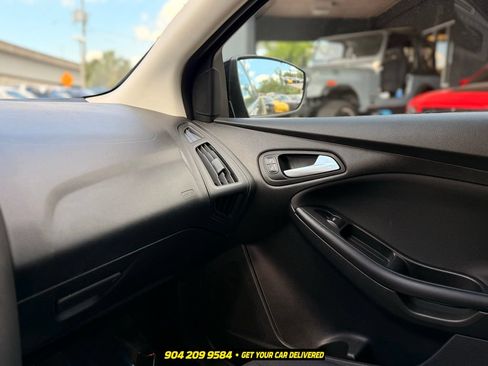 Used 2018 Ford Focus SE FWD image 17