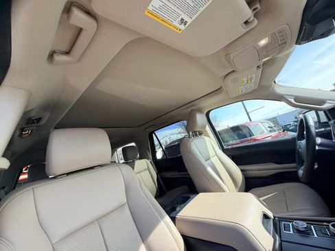 Used 2023 Ford Expedition XLT image 34