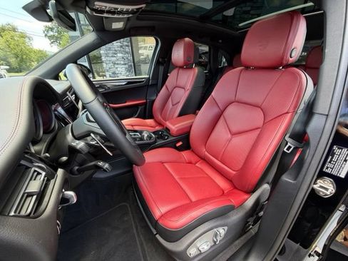 Used 2026 Porsche Macan AWD/4WD image 19