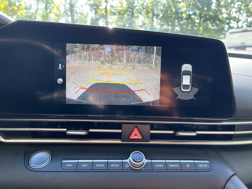 Used 2022 Hyundai Elantra Limited FWD image 23