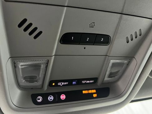 Used 2018 GMC Acadia SLT image 16