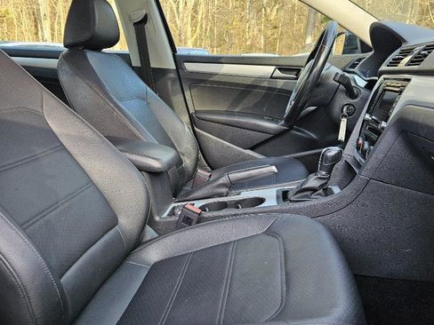 Used 2013 Volkswagen Passat 2.5 SE image 40