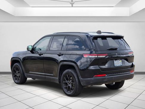 Used 2024 Jeep Grand Cherokee Altitude RWD image 4