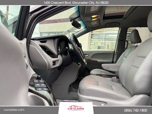 Used 2015 Toyota Sienna XLE image 12