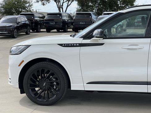 New 2025 Lincoln Aviator Reserve w/ Luxury Package image 4