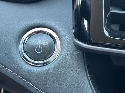 Used 2023 Toyota Highlander LE image 19