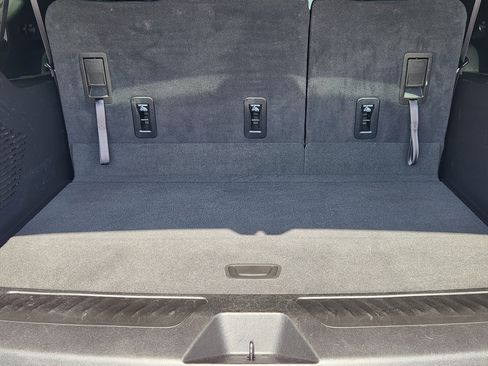 Certified 2024 Chevrolet Suburban LT RWD image 35