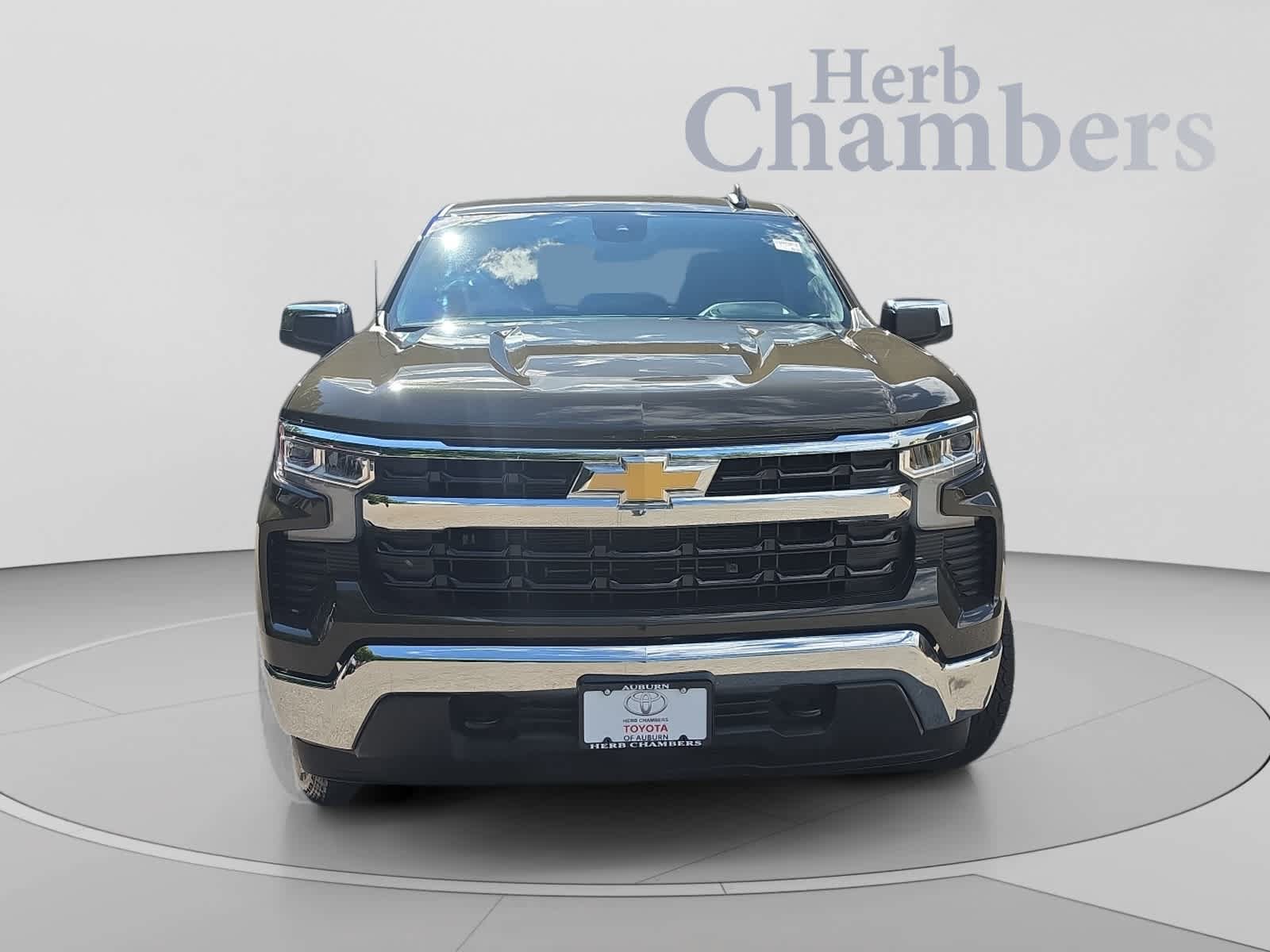 Used 2023 Chevrolet Silverado 1500 LT AWD/4WD image 2