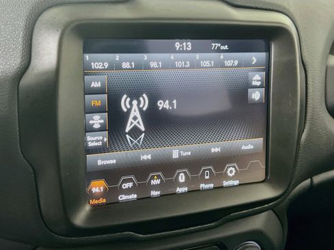 Used 2023 Jeep Renegade Latitude AWD/4WD image 15